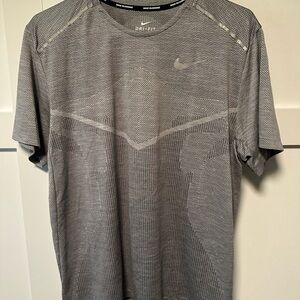 Nike Men's Black and Gray Dri-FIT Tee